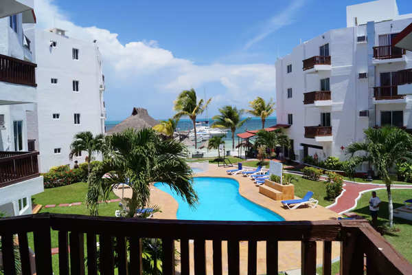 Balcón con vista al mar en Hotel Imperial Las Perlas